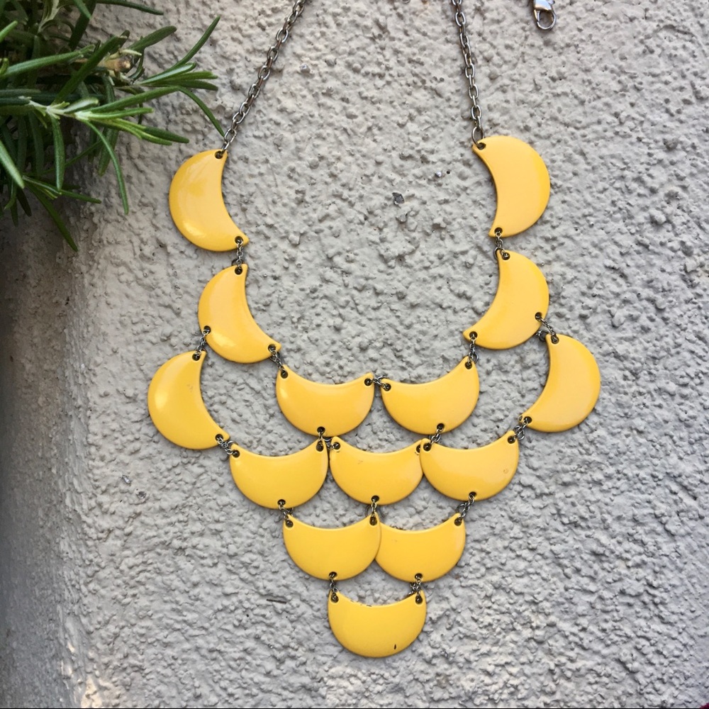 Yellow retro geometric moon shaped necklace - Picture 1 of 3
